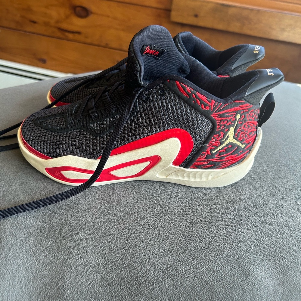 TATUMs! Brand new, no box. Never worn. Size 7M/7Y